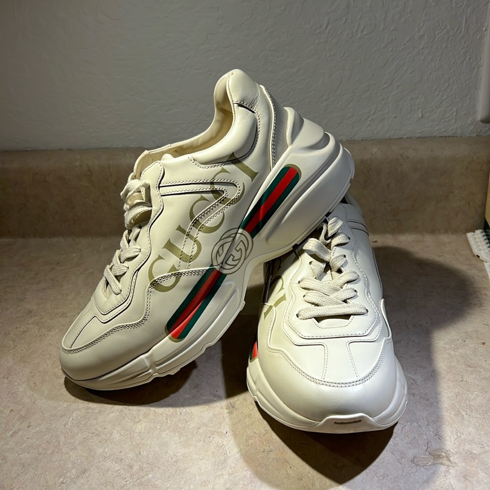Gucci Cream Sneakers with Green and Red Accents